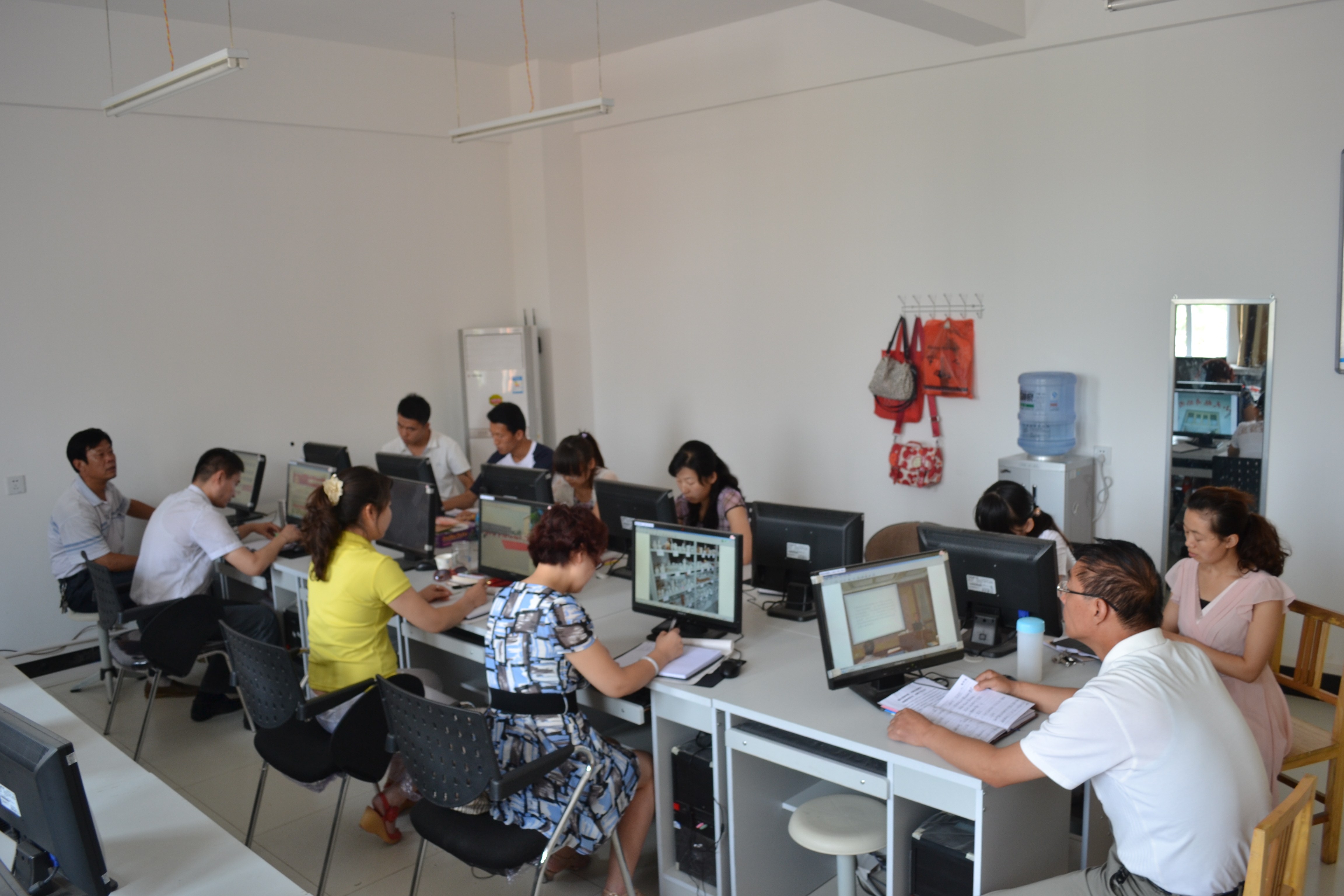 涇陽縣青少年活動中心舉辦網絡應用技能培訓會，杭州網絡技術服務助力青少年教育信息化